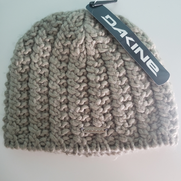 New Dakine knitted Beanie - Picture 1 of 4